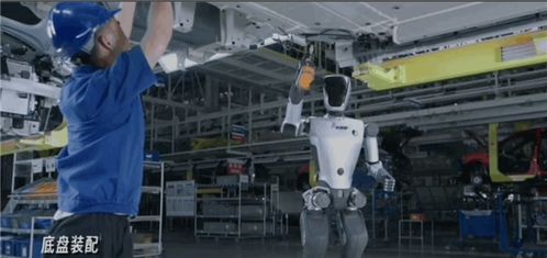 天才少年離職創(chuàng)業(yè) 稚暉君半年打造多功能人形機(jī)器人，上得工廠下得廚房，智能機(jī)器人銷(xiāo)售火爆